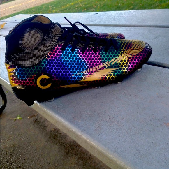 Soccer cleats - Picture 2 of 2